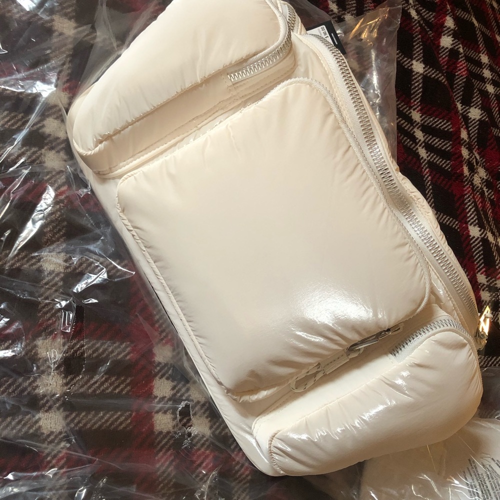 I Am Selling Brand New Un Wore Ivy Park Items .